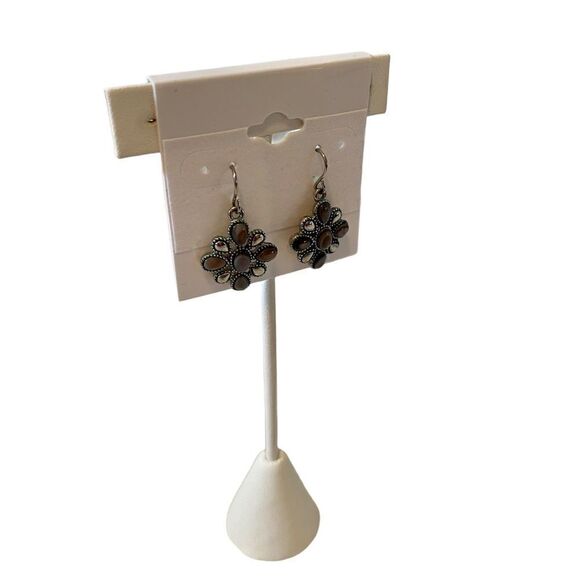 Chaps. Sliver & Purplish/Gray Toned Flower Shaped Earrings. - Picture 4 of 7